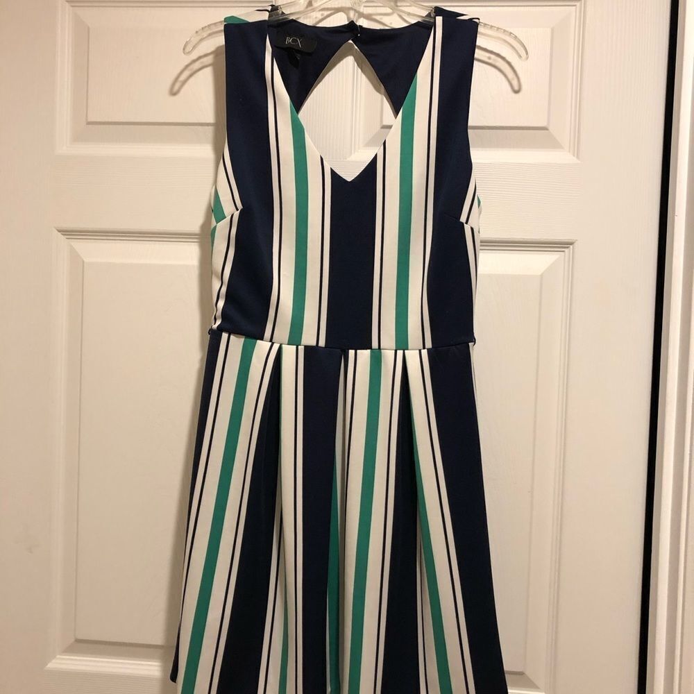 BCX open back dress sleeveless with pleats